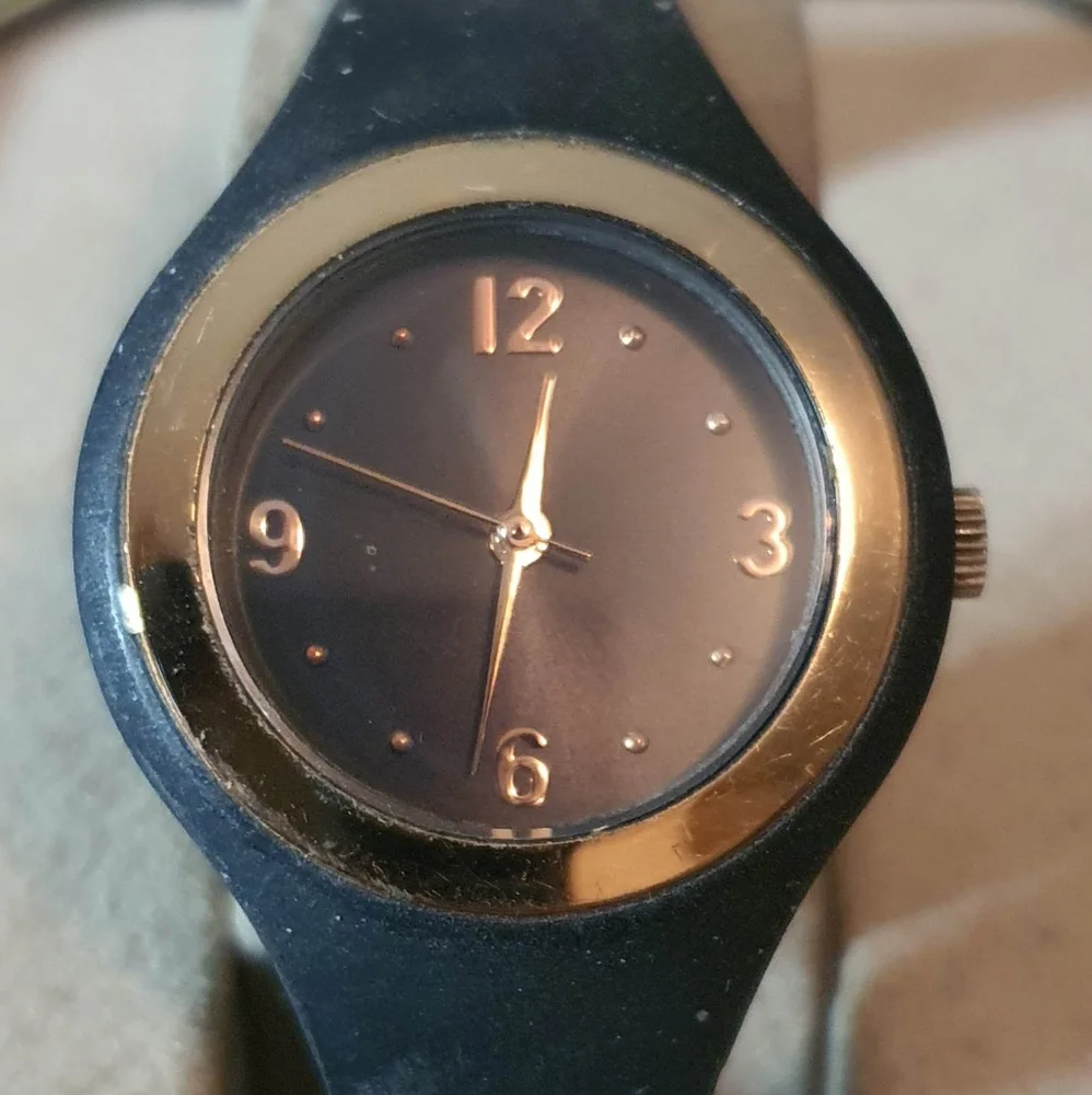 🦋10/$20🦋 Goldtone/Black Women's Watch